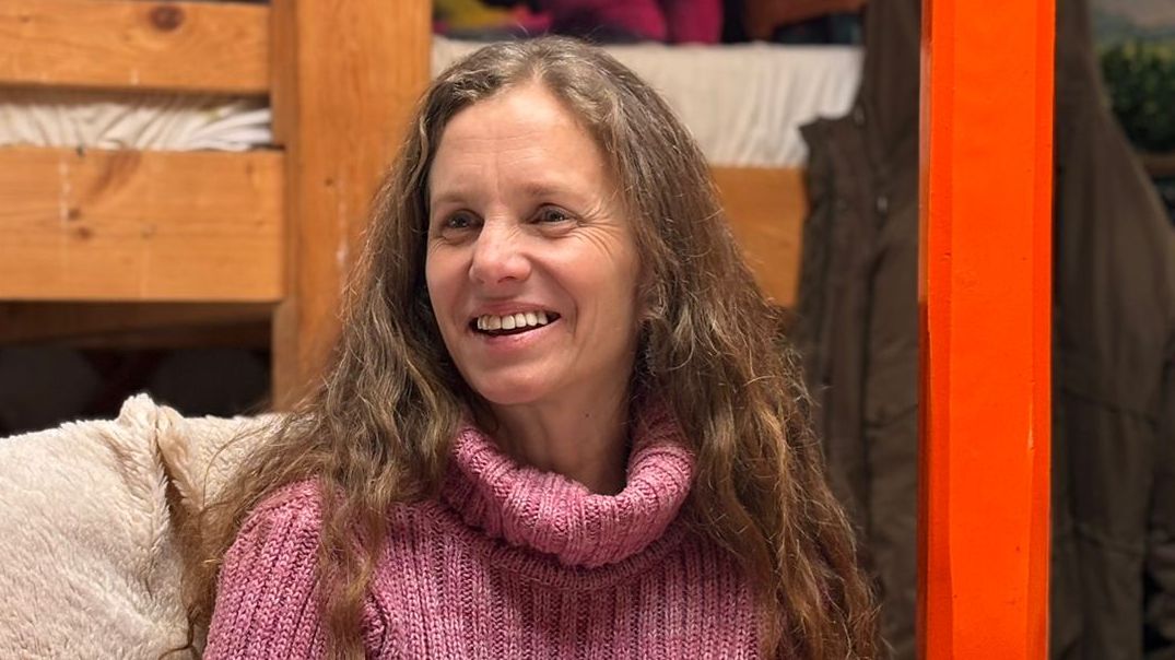 Založila psí hospic. Podpatky a drahé auto vyměnila za život v jurtě