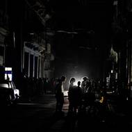 Kuba se tak podle dostupných informací ocitla v posledních měsících bez dodávek ropy a ropných produktů, což vládu přimělo omezit základní služby.