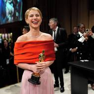 Nejlepší herečkou je irská rodačka Jessie Buckley za roli manželky Williama Shakespeara v dramatu Hamnet, v němž se dvojice vyrovnává se ztrátou jedenáctiletého syna.