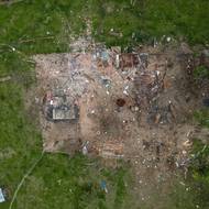 Agentura AFP navštívila odlehlou pohraniční oblast a viděla tři budovy proměněné v trosky, jejichž ohořelé zinkové střechy se kroutily mezi sutinami. Všude okolo ležela mrtvá zvířata. Citroník byl ohořelý a avokádovník přišel o všechny plody. Nebyly zde žádné známky po výrobě drog nebo obchodu s nimi.