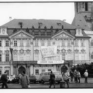 Palác Kinských, listopad 1989.