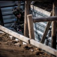 Za každým rohem může čekat nepřítel.