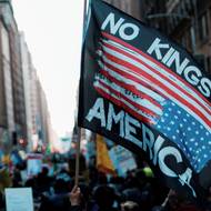 Protest No Kings v ulicích New Yorku.