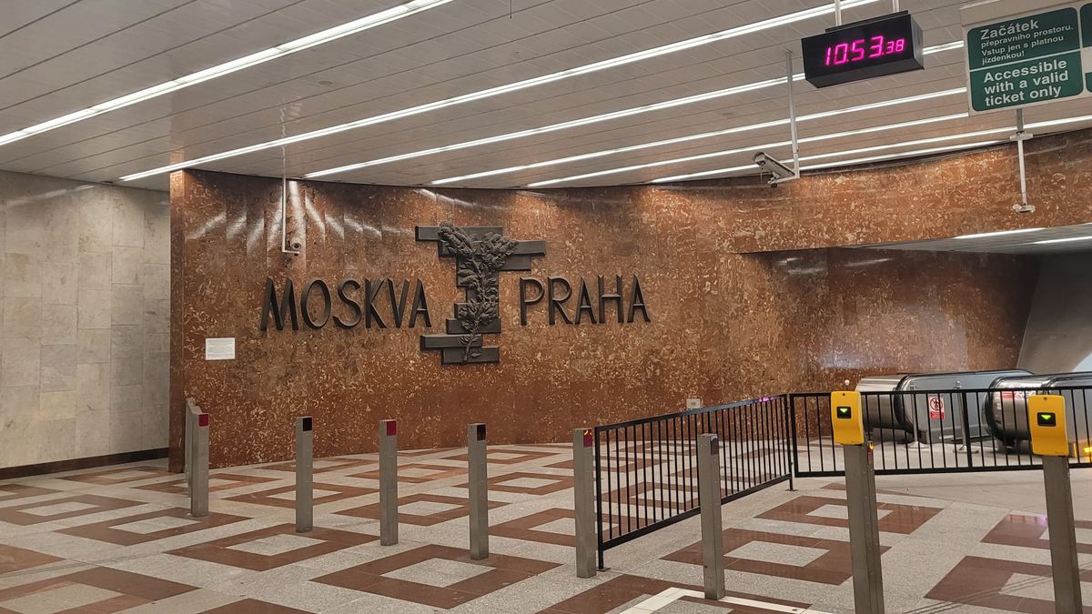 Nápis „Moskva–Praha“ v metru dráždí. Proměnu určí mezinárodní soutěž