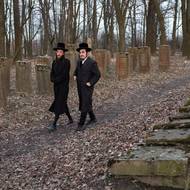 Mezi obyvateli Leżajsku se traduje legenda, podle níž němečtí okupanti za druhé světové války rozkopali hrob rabína Elimelecha a narazili na jeho tělo v neporušeném stavu. Podle vyprávění Elimelech otevřel oči a přísně se na ně podíval, takže v hrůze utekli a později je postihly nemoci a utrpení.