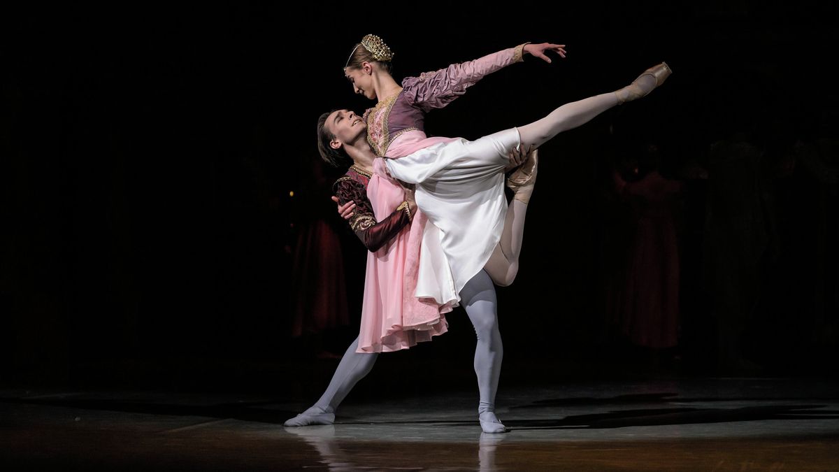 Balet s šermířskými souboji. Moravské divadlo nově hraje Romea a Julii