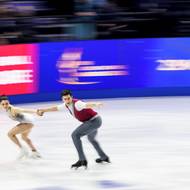 Fanoušky fascinuje i rychlost, v níž krasobruslaři předvádějí své umění. Na snímku opět Italové Irma Caldaraová a Riccardo Maglio.