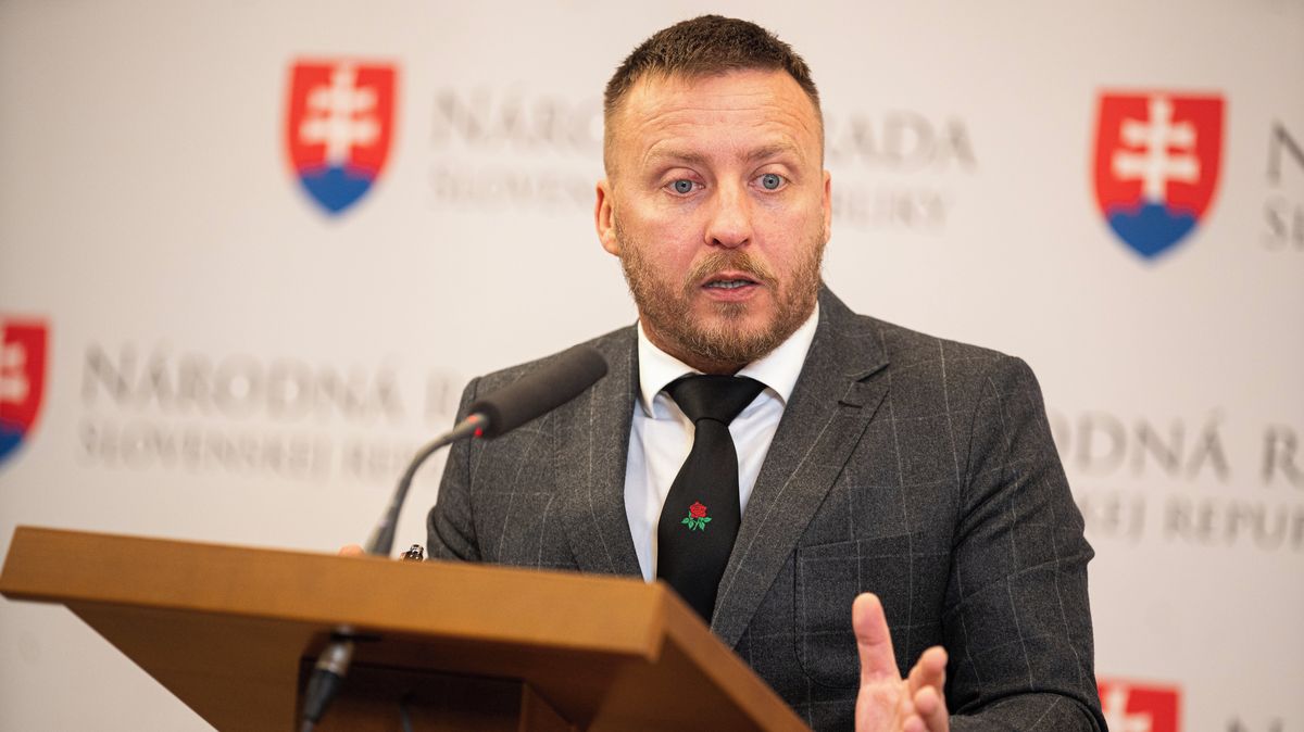 Ignoruje vědu a radí Ficovi. Kotlár si připisuje další zářez