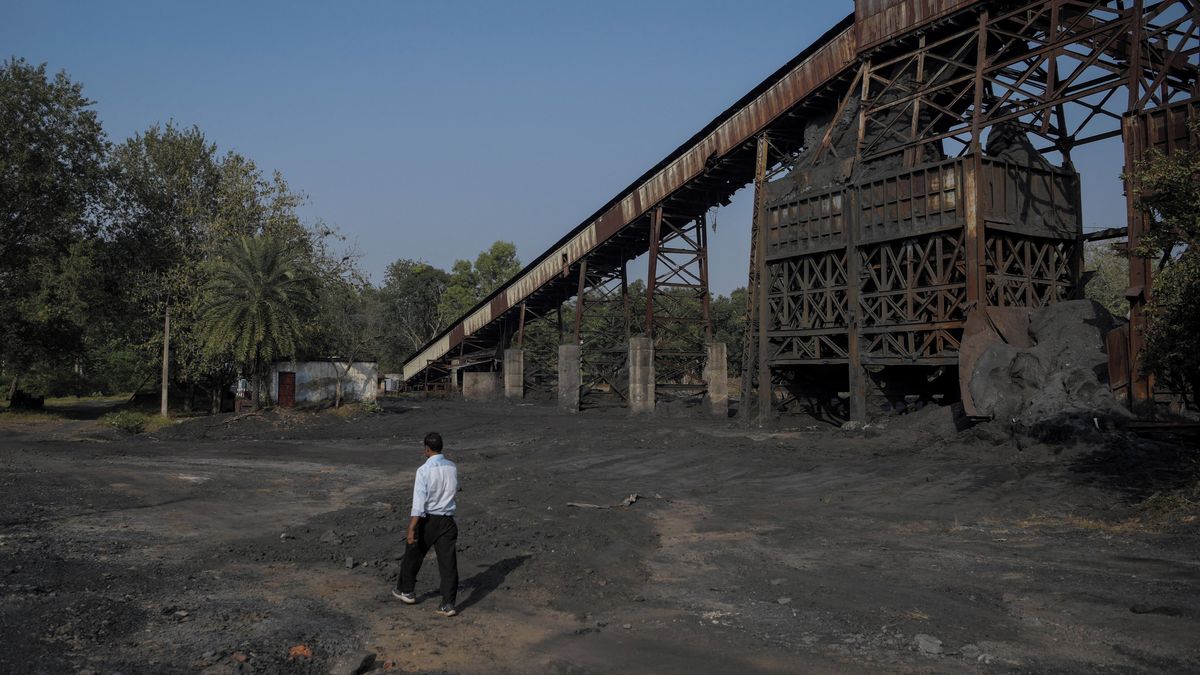 Fotky: Ze starého dolu je jezero s plovoucí restaurací