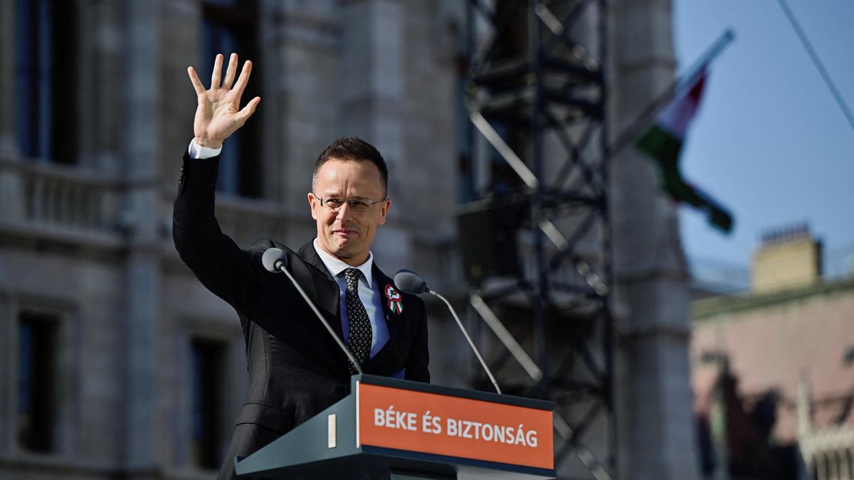 WP: Maďarský ministr zahraničí pravidelně informoval Rusko o jednáních EU