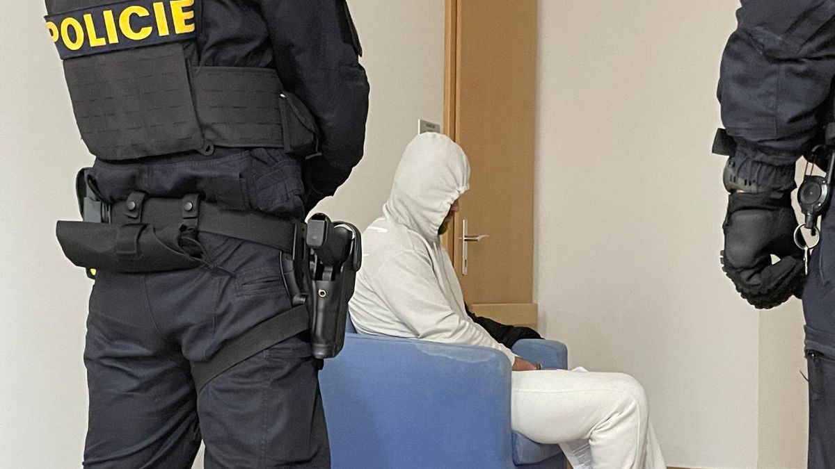 „Spadni, je domluvená penalta.“ Na čem staví policie obvinění ve fotbalové aféře