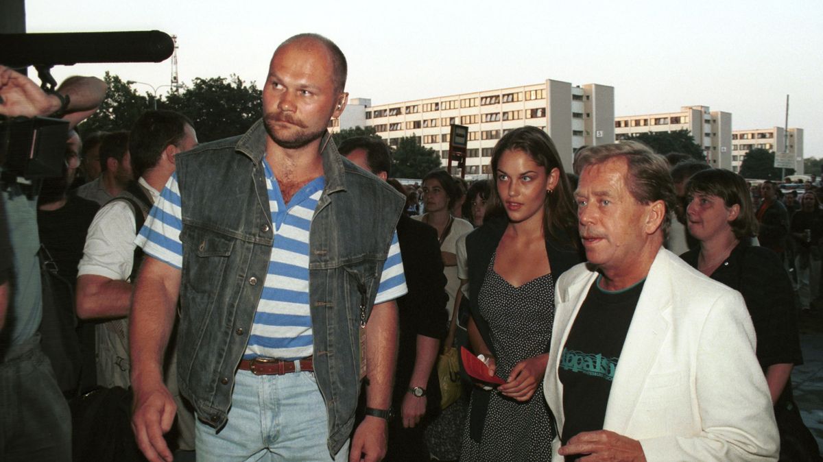 Havel bral do prezidentské limuzíny stopaře, vzpomíná jeho osobní strážce