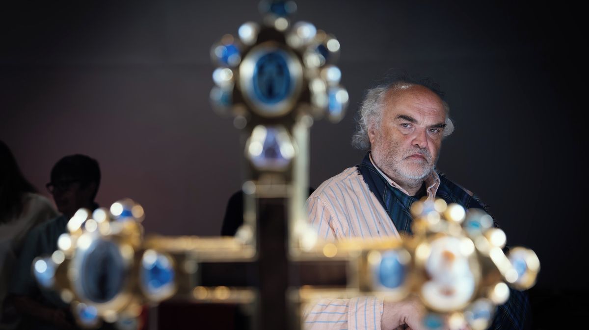 Korunovační kříž, přípis Karla IV. Co nabízí očekávaná výstava na Hradě