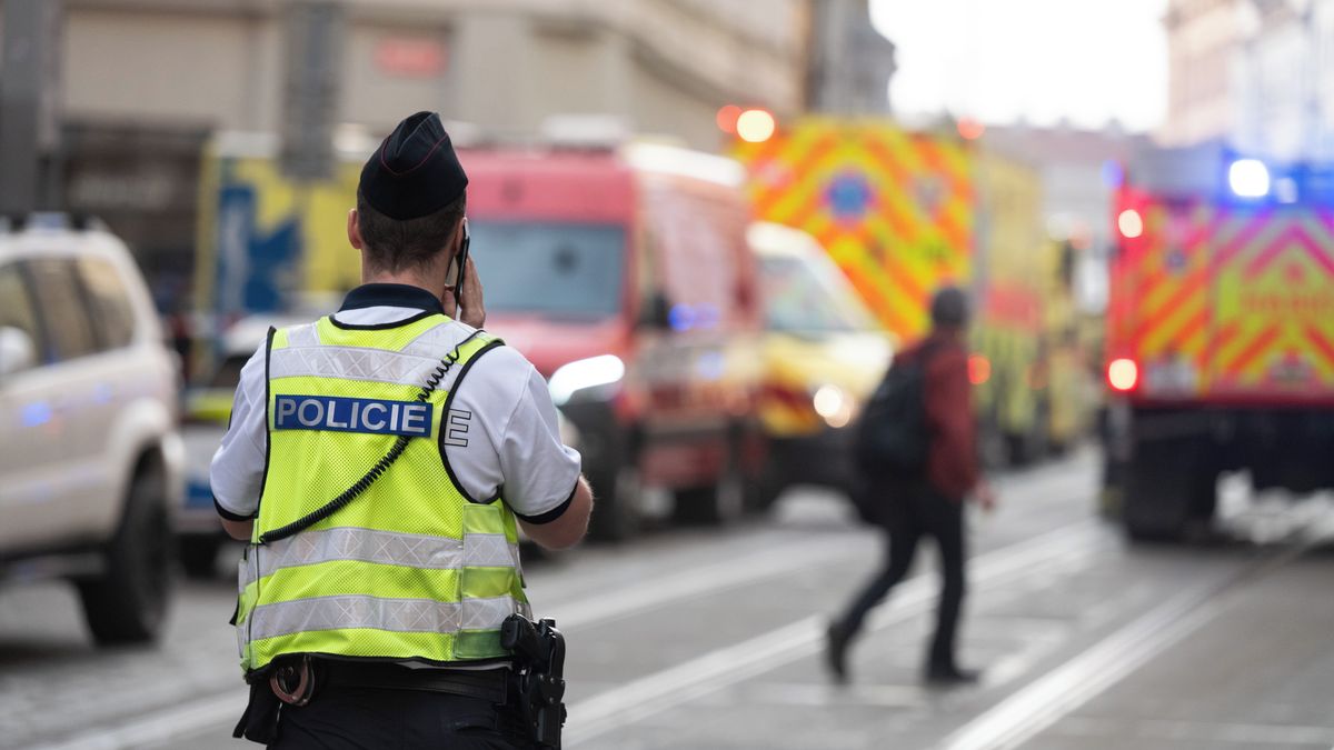 V Opatovské ulici v Praze někdo zřejmě výbušninou poškodil dva bankomaty