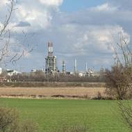 Rafinerie MOL u města Százhalombatta.