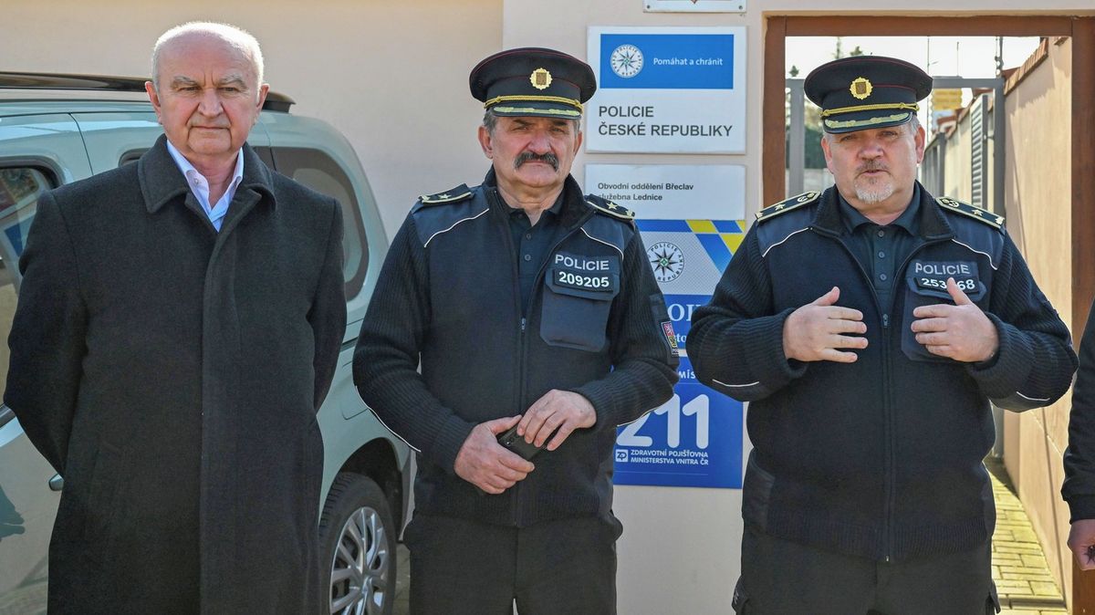 Ze šesti jmen vzejde šéf pojišťovny. Šanci má i manažer s obřím příjmem