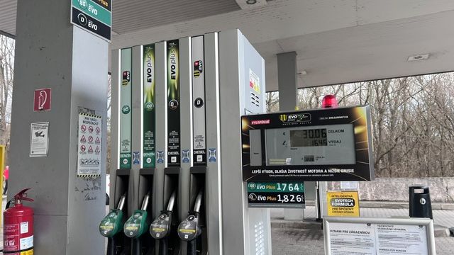 Jak může vláda zlevnit naftu a benzin: Daně, marže, stropy nebo dvojí ceny