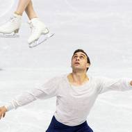 Kde jsi? Martin Bidař ve zlomku sekund, kdy má taneční partnerku vysoko nad sebou.