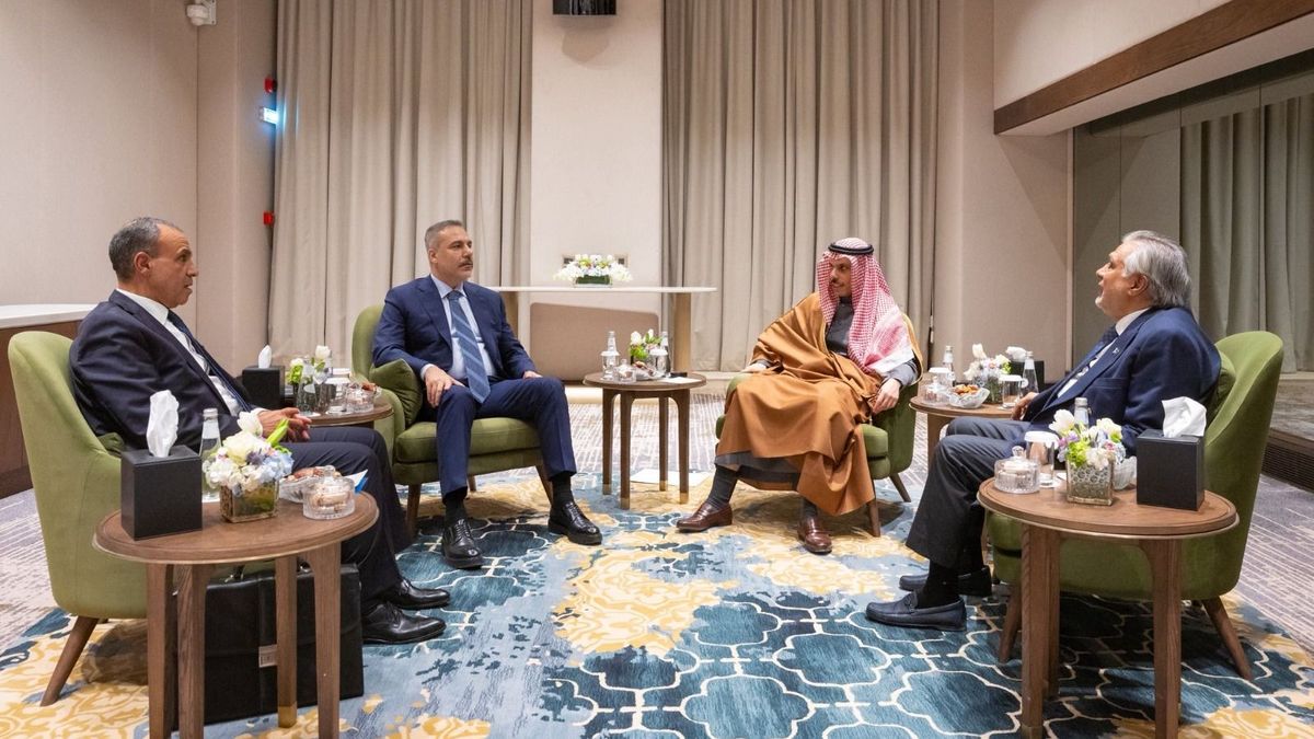 Špatná zpráva pro Írán a Izrael. Rodí se „muslimské NATO“