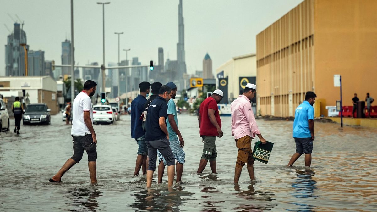 Spojené arabské emiráty se potýkají se silnými bouřkami a deštěm