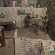 „Musíte mít motivaci,“ řekl agentuře AFP instruktor, který si říká Alex.

(Ukrajinští rekruti během základního vojenského výcviku, 25. března na utajeném místě.)