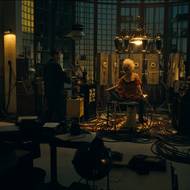 Jessie Buckley jako Ida.