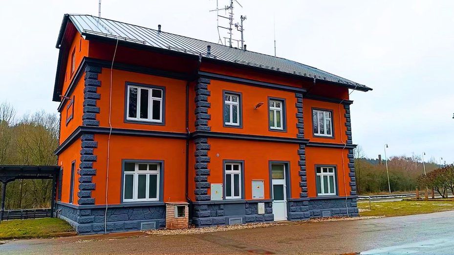 „Nevěstinec“ i železniční „katedrály“. Jak se v Česku opravují nádraží