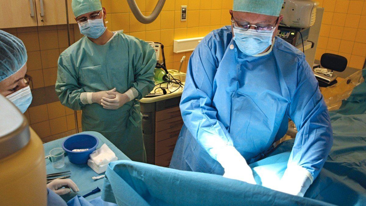 Kauza defibrilátory: U většiny pacientů z klinické studie zfalšovali chorobopisy