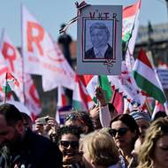 Viktor Orbán a Péter Magyar vyzvali své příznivce, aby vyšli do ulic.