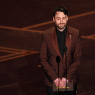 Z Jedné bitvy za druhou uspěl Sean Penn za nejlepší herecký výkon ve vedlejší roli. Herec si však pro sošku nepřišel, podle deníku New York Times letěl na Ukrajinu. Cenu za něj převzal Kieran Culkin.