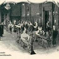 Muži v gymnastickém sále.