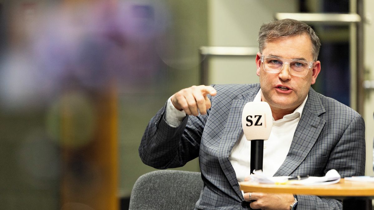 Ježdění není naše zbrojení, kritizuje Hampl vládní výdaje na obranu