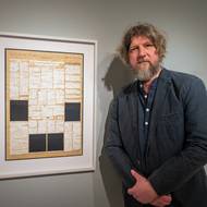 Anton Litvin u svého díla Put In, Put Out z roku 2000.