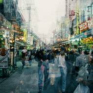 Petr Geisler: Ueno Street, 1987, Japonsko, víceexpozice.
