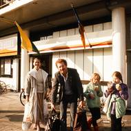 Petr Geisler s rodinou. Na fotografii jsou manželka Věra a dcery Anna s Lelou.