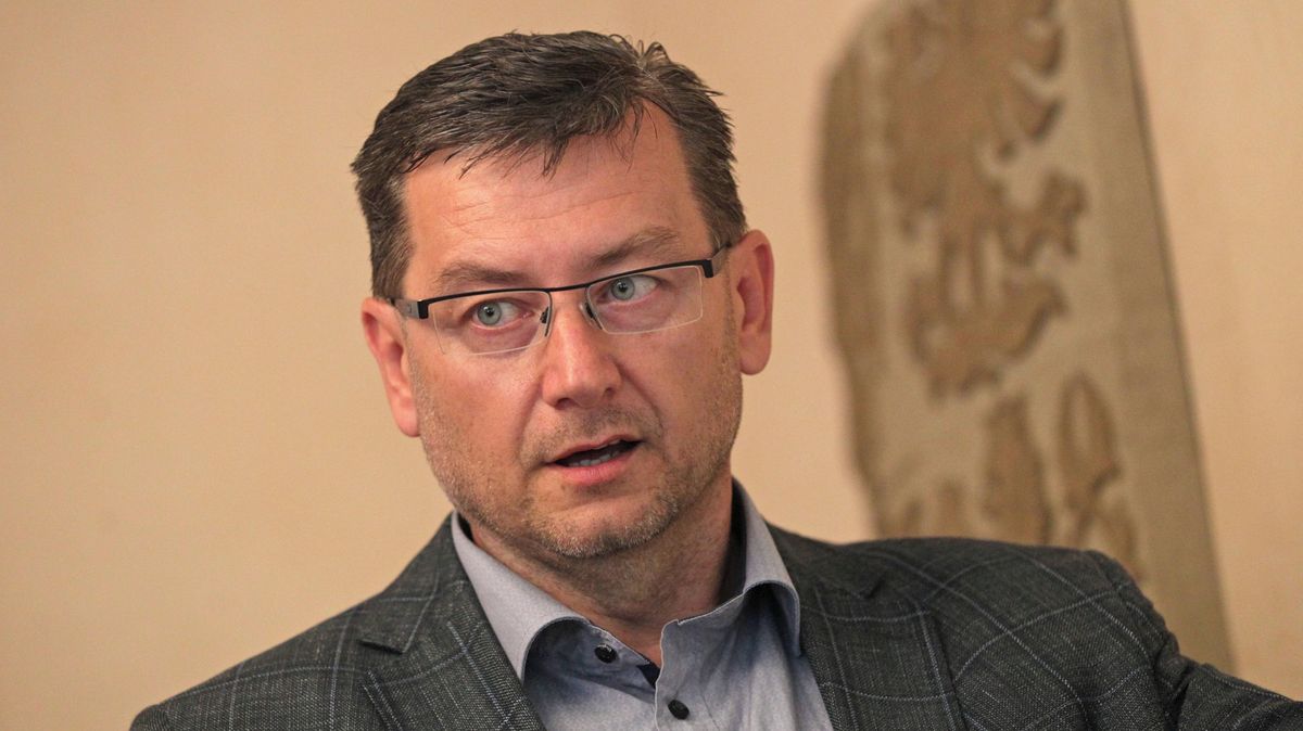 Primátor Karviné Wolf nabízel fotbalistovi úplatky na benzince, tvrdí policie