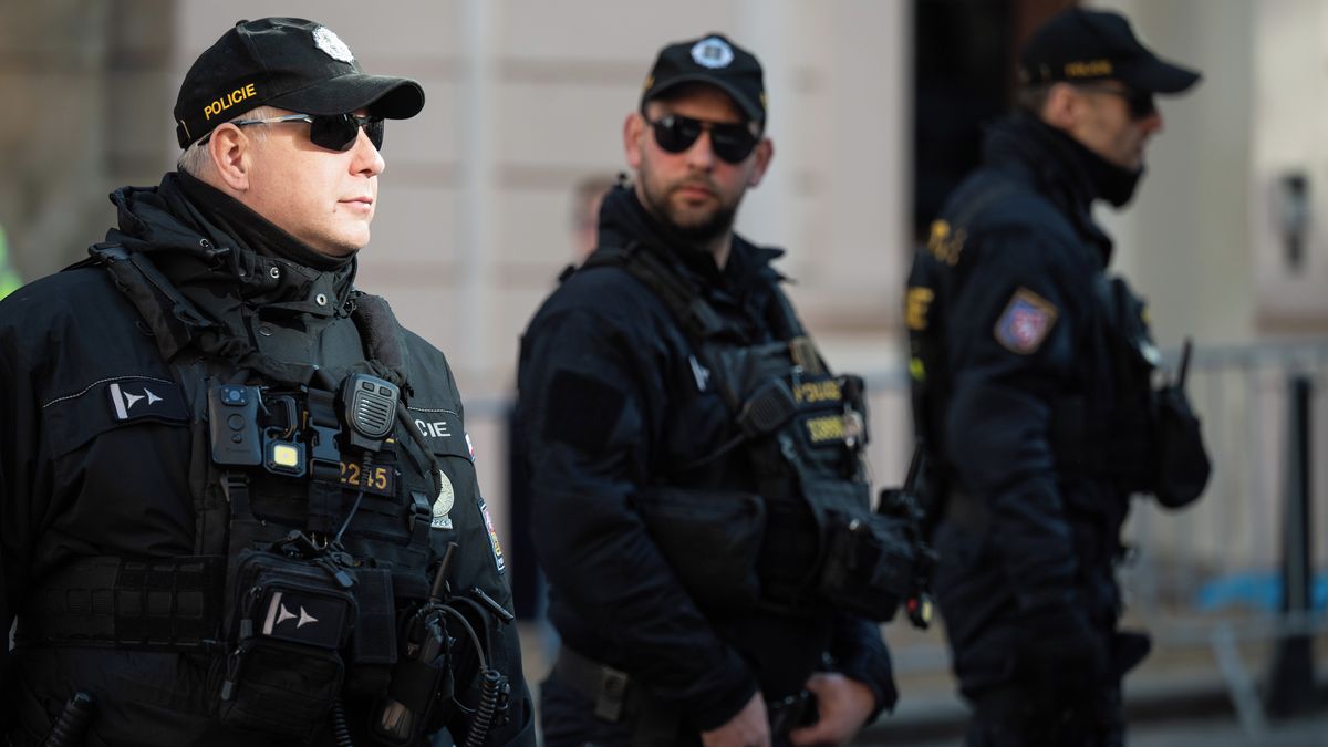 Policie kvůli ruským hrozbám posílila hlídky u nádraží