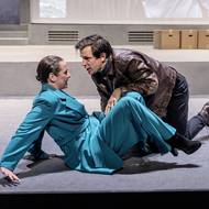 Pavla Beretová jako Heda a Igor Orozovič v roli Løvborga.