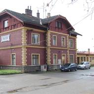 Historická nádražní budova města Pacova před rekonstrukcí. 