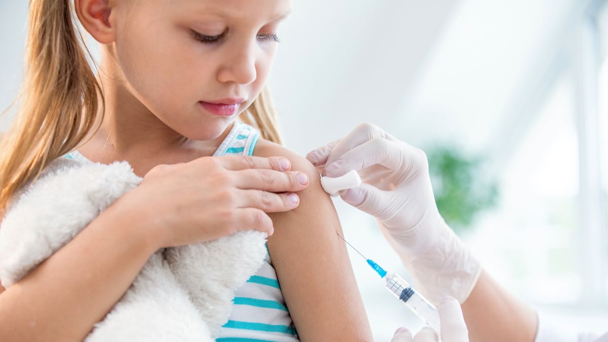 Záškrt, spalničky a černý kašel se vrací, ubývá očkovaných. Jak se bránit