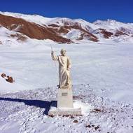 V horské vesnici Kara-Saz má dokonce sochu na počest jeho přínosu kyrgyzskému zemědělství, které zaměstnává přibližně čtvrtinu pracovní síly v zemi.