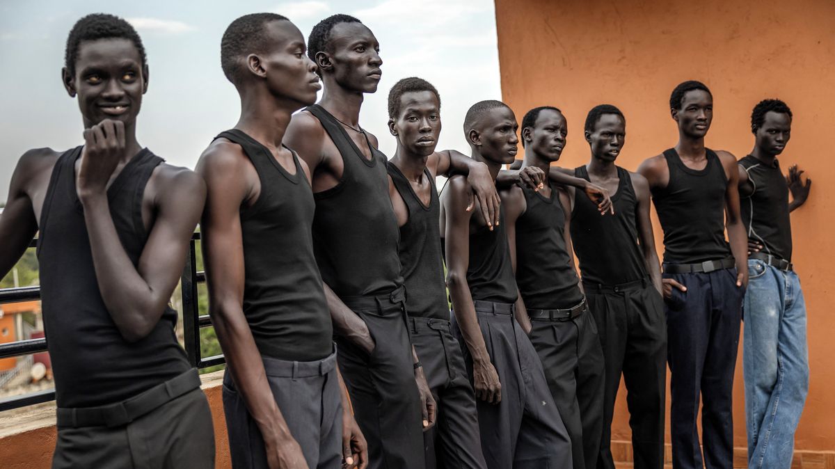 Fotky: Paříž, Milán, Londýn. Přehlídková mola dobývají modelové z Afriky