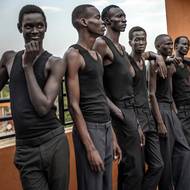 „Paříž, Milán, Londýn – módní průmysl v současné době ovládají chlapci a dívky z Jižního Súdánu,“ řekla agentuře AFP Doris Sukeji, zakladatelka modelingové agentury Jubalicious v hlavním městě Džuba.