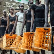 Úspěšné modelky mohou za sezonu vydělat desítky tisíc dolarů, což je v Jižním Súdánu, kde 92 procent obyvatel žije pod hranicí chudoby, částka, která změní život.