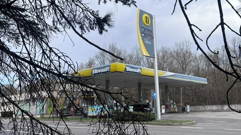 „Není to fér,“ znělo u pumpy. Řidiči aut z ciziny si na Slovensku připlatí