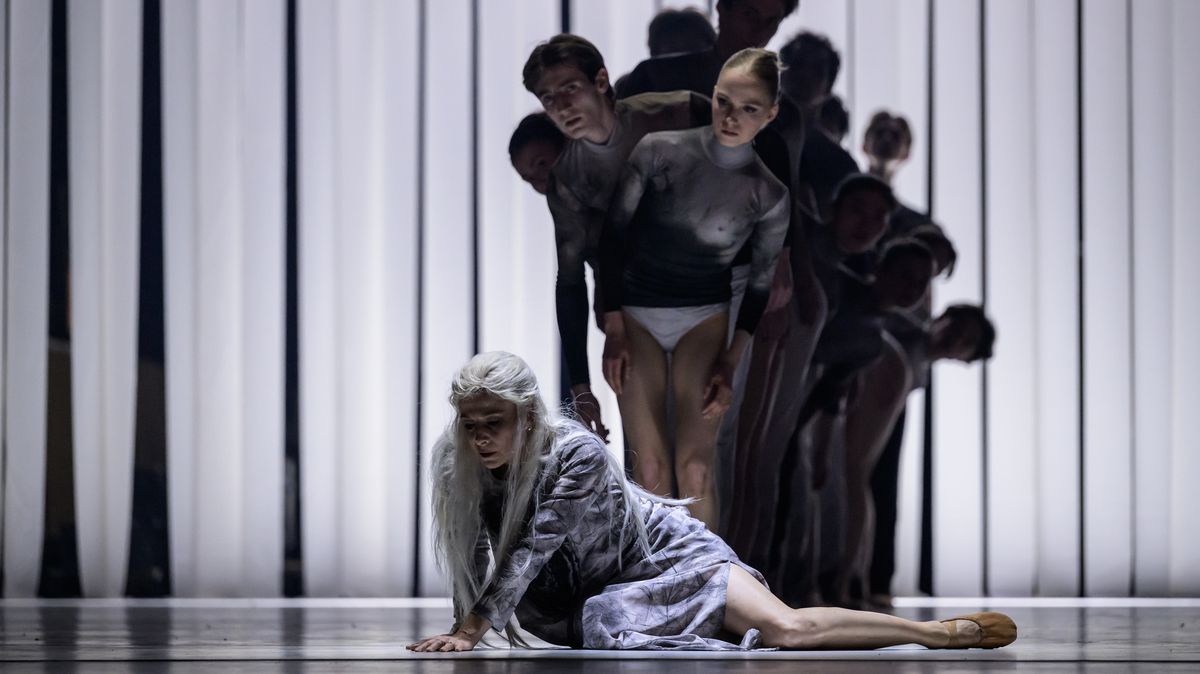 Recenze: Zůstane jen kouř. Baletní triptych v Národním divadle plyne i těká