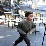 Lidé utíkají do úkrytu, 10. března v Tel Avivu.