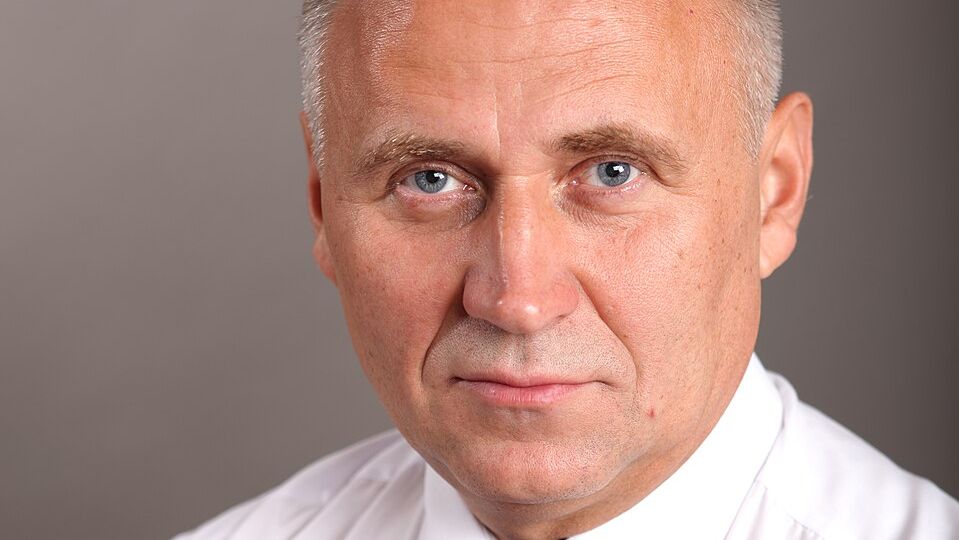 Běloruského bojovníka Lukašenko nezlomil. Manželce ho vydali na nosítkách