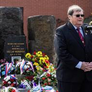 SZ-předseda Jaroslav Vodička, Svazu bojovníků za svobodu, pieta, pomník škpt. Václav Morávek, Prašný most