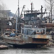 Kotvíci lodě u řeky Jalu, 24. března.